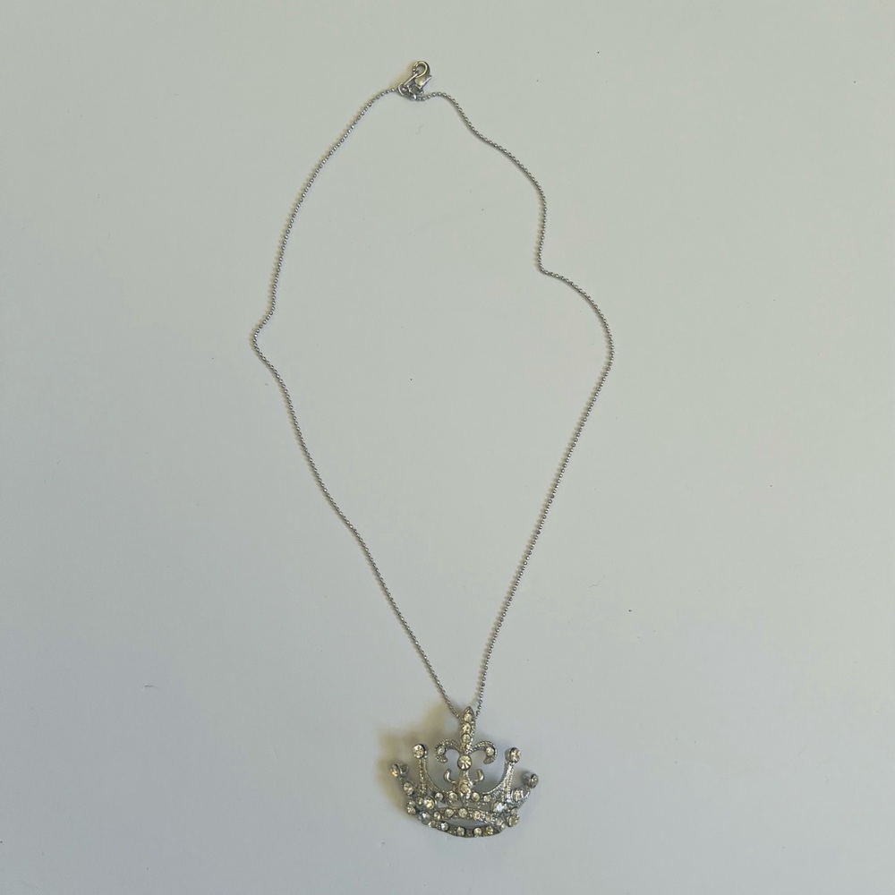 NEW Elegant Silver Tone Crown Pendant Necklace✨